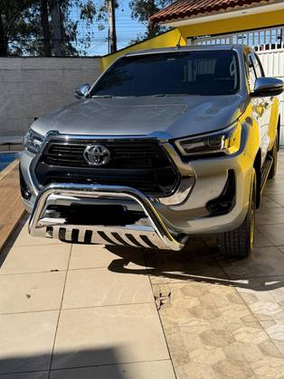 TOYOTA HILUX 2.8 D-4D TURBO DIESEL CD SRV 4X4 AUTOMÁTICO TOYOTA HILUX 2.8 D-4D TURBO DIESEL CD SRV 4X4 AUTOMÁTICO
